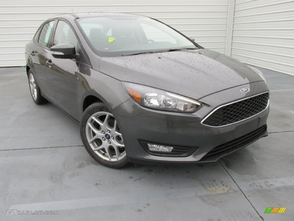 Magnetic Metallic 2015 Ford Focus SE Sedan Exterior Photo #101905140