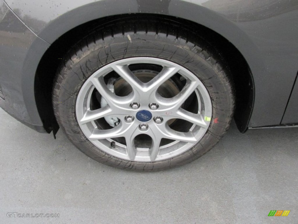 2015 Ford Focus SE Sedan Wheel Photos