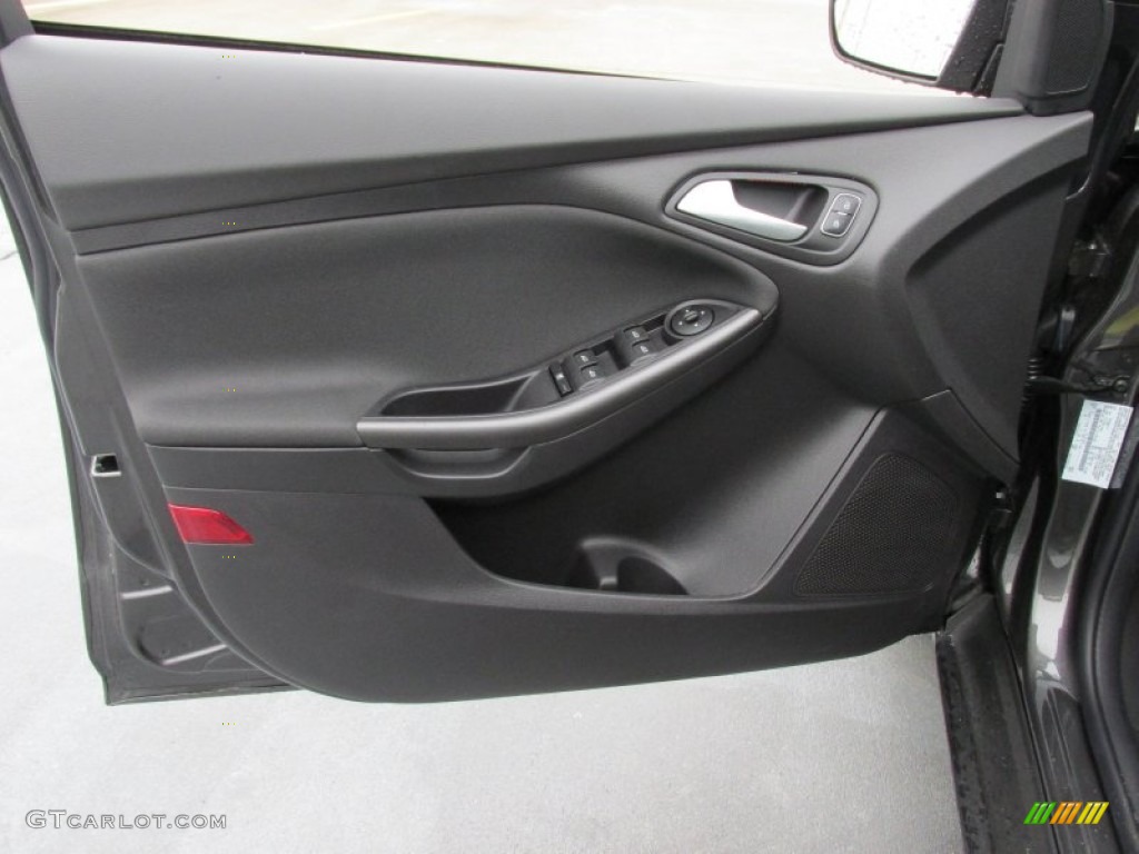 2015 Focus SE Sedan - Magnetic Metallic / Charcoal Black photo #19