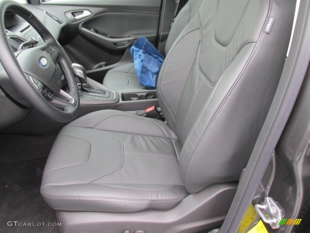 2015 Ford Focus SE Sedan Front Seat Photo #101905323