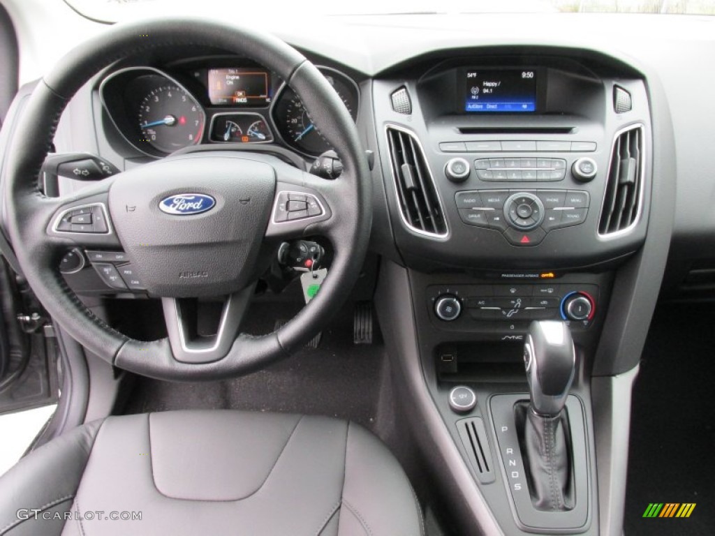 2015 Ford Focus SE Sedan Charcoal Black Dashboard Photo #101905341