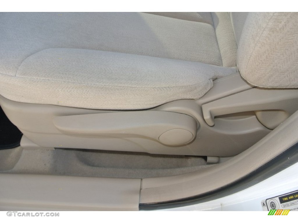 2007 Optima LX - Clear White / Beige photo #9