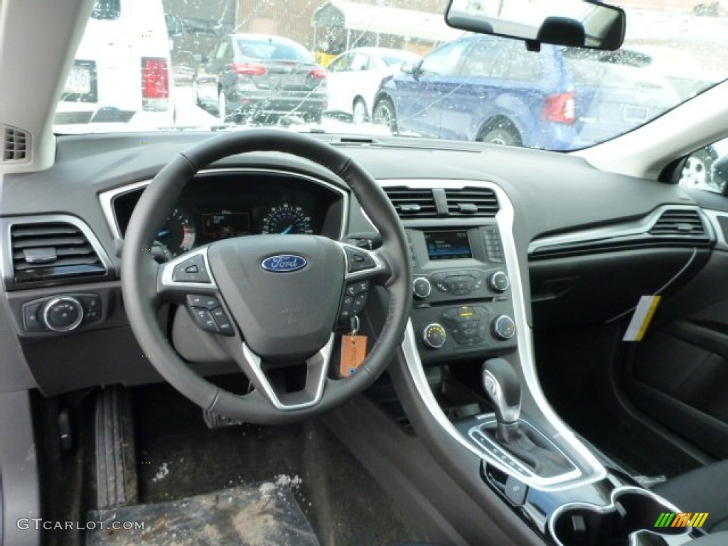 2015 Ford Fusion SE Charcoal Black Dashboard Photo #101909996