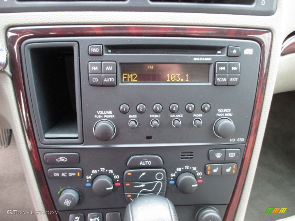 2007 Volvo S60 2.5T AWD Controls Photo #101913125