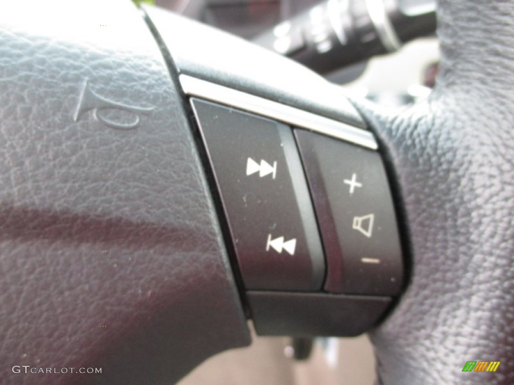 2007 Volvo S60 2.5T AWD Controls Photo #101913245