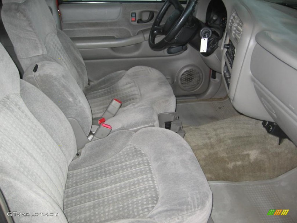 2002 S10 LS Extended Cab - Victory Red / Medium Gray photo #9
