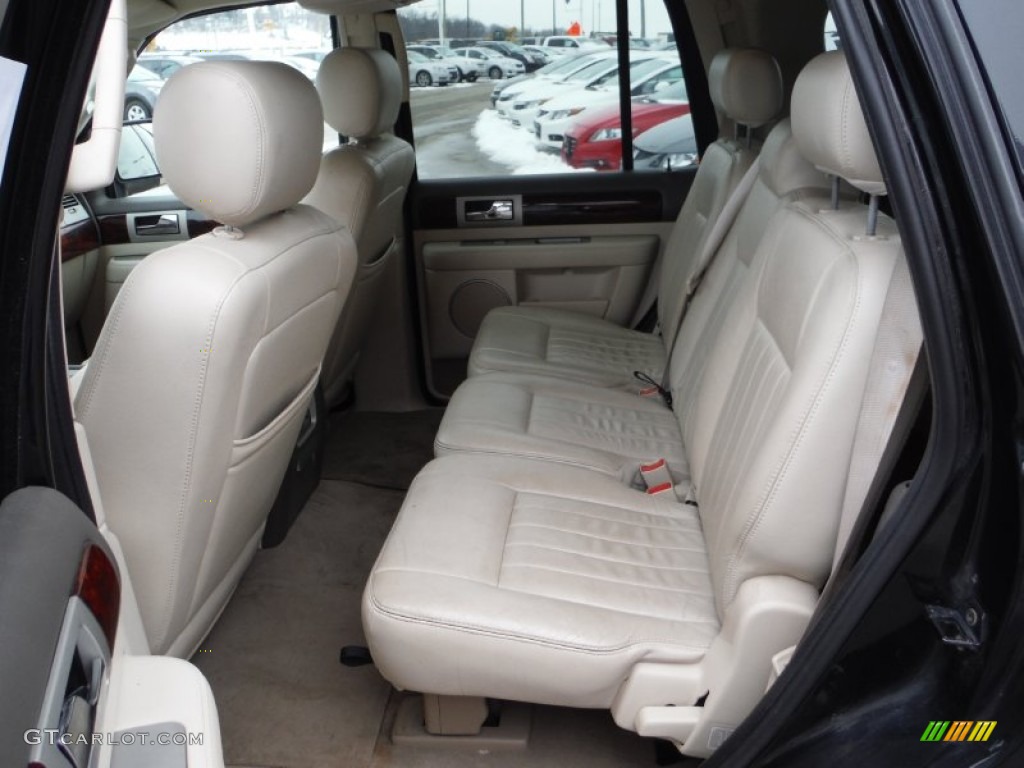 2004 Navigator Luxury 4x4 - Black Clearcoat / Light Parchment photo #19