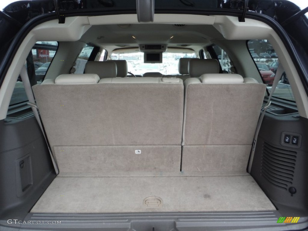 2004 Navigator Luxury 4x4 - Black Clearcoat / Light Parchment photo #21