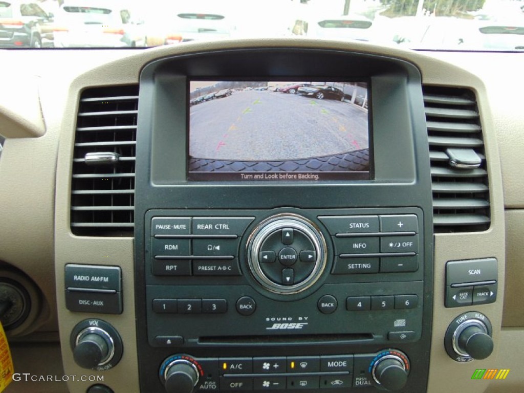 2008 Nissan Pathfinder SE V8 4x4 Controls Photos