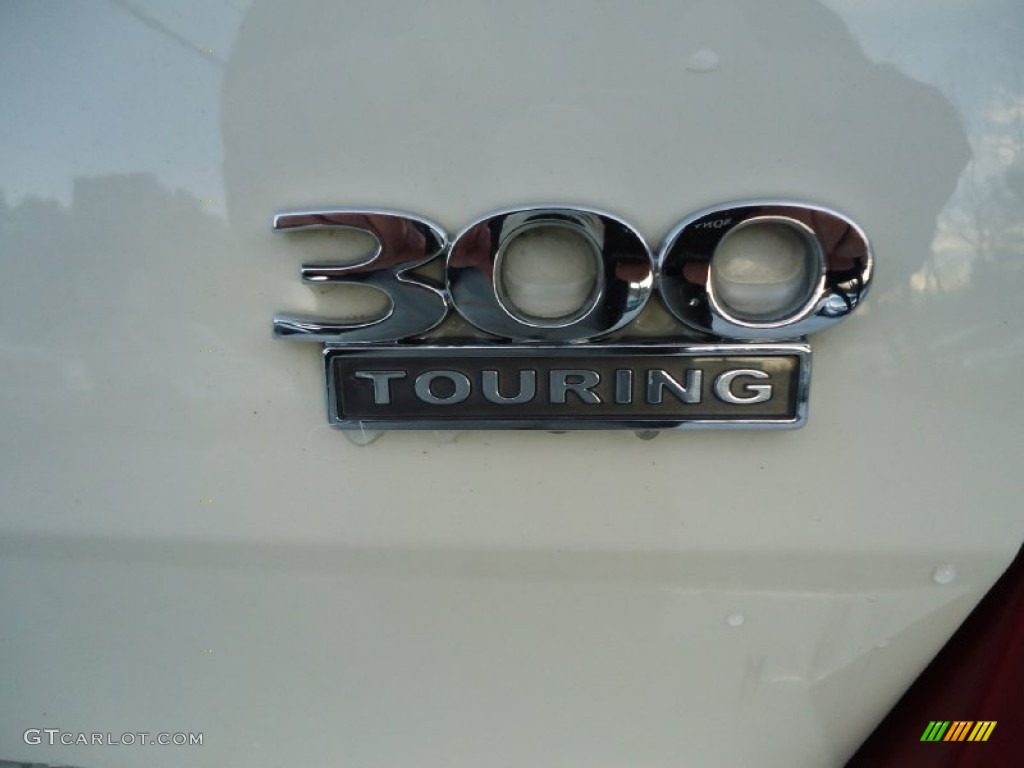 2008 300 Touring - Cool Vanilla White / Dark Slate Gray photo #13