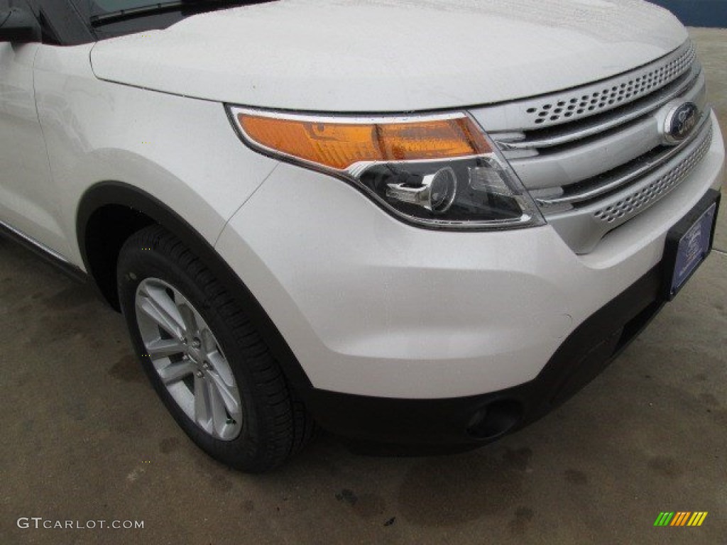 2015 Explorer XLT - White Platinum / Medium Light Stone photo #2