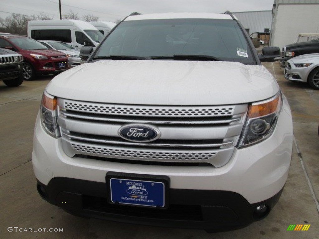 2015 Explorer XLT - White Platinum / Medium Light Stone photo #5