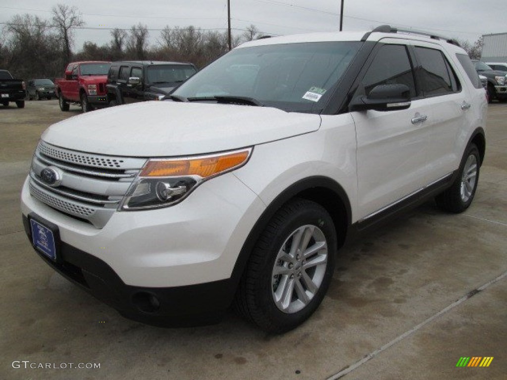 2015 Explorer XLT - White Platinum / Medium Light Stone photo #6