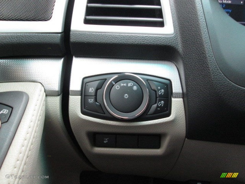 2015 Explorer XLT - White Platinum / Medium Light Stone photo #27