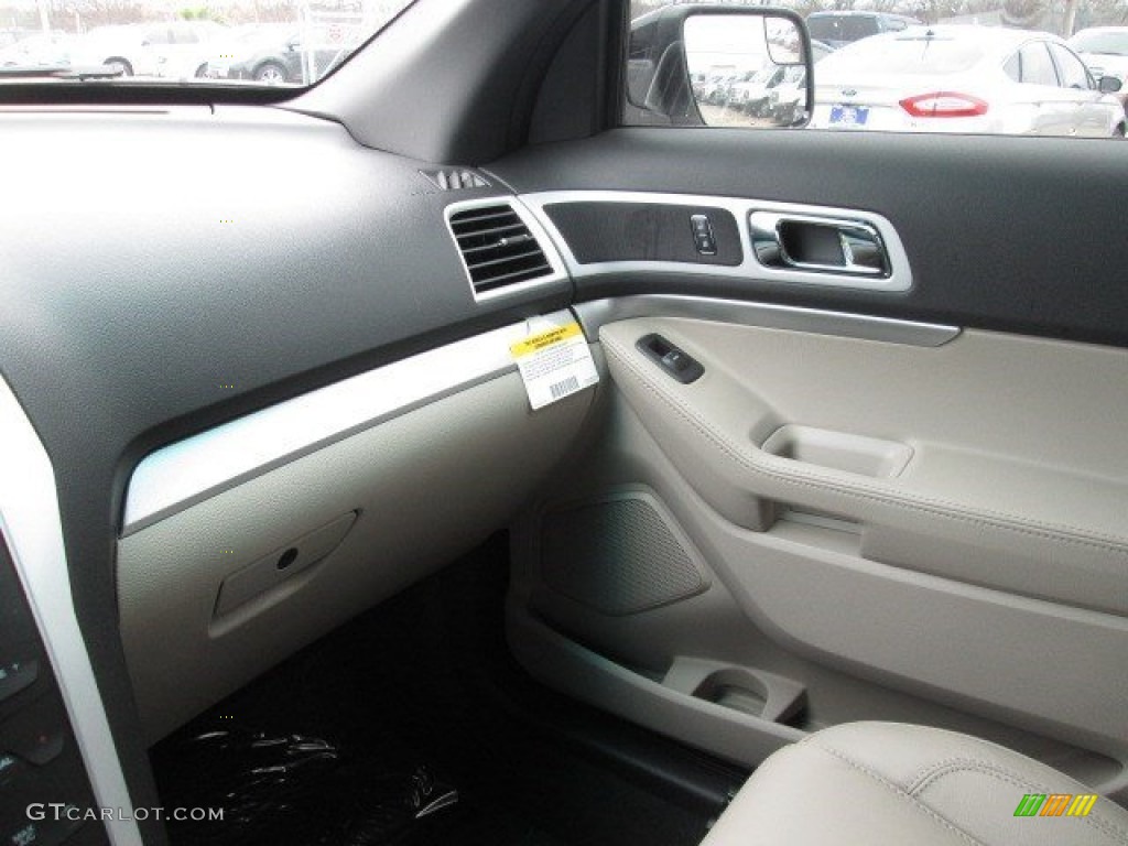 2015 Explorer XLT - White Platinum / Medium Light Stone photo #30