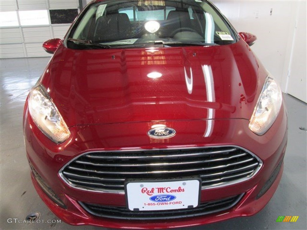 2015 Fiesta SE Sedan - Ruby Red Metallic / Charcoal Black photo #2