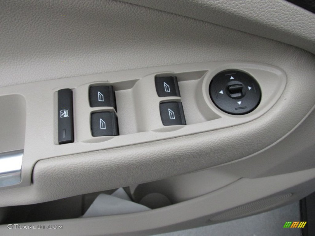 2015 Ford Escape SE Controls Photo #101931524