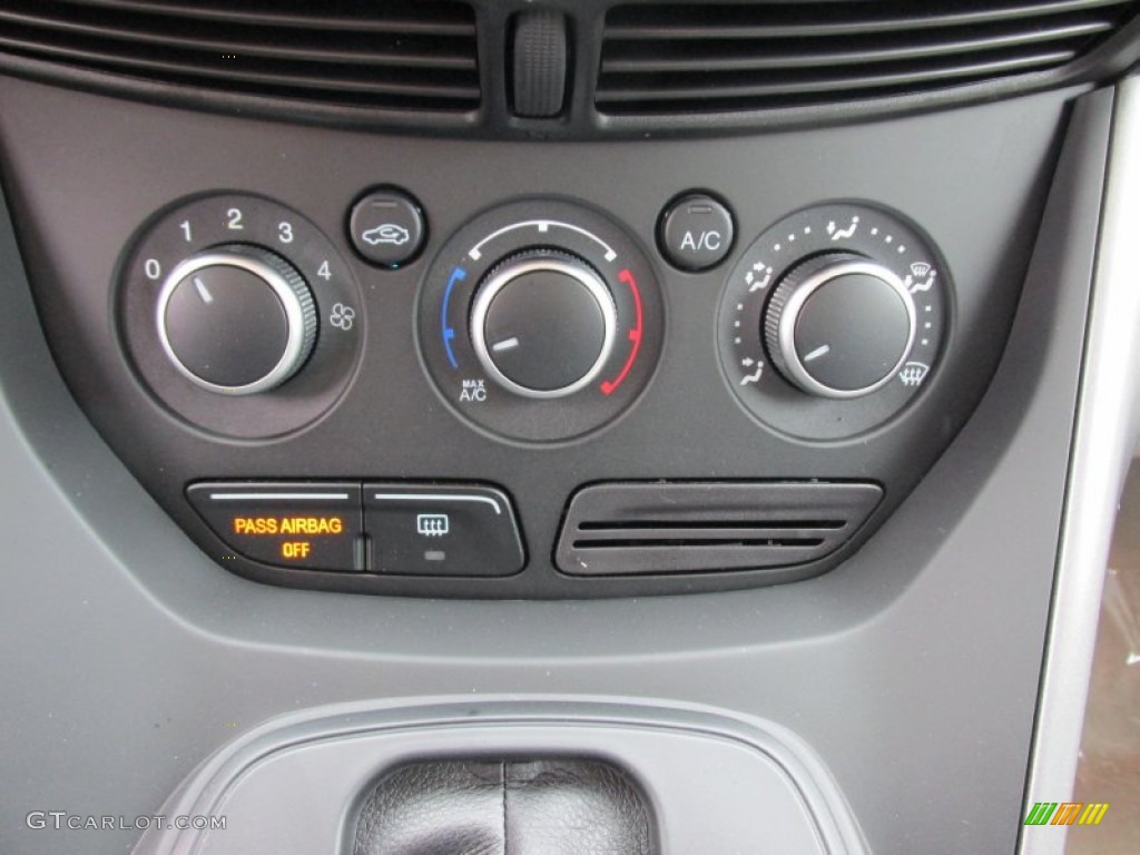 2015 Ford Escape SE Controls Photo #101931686