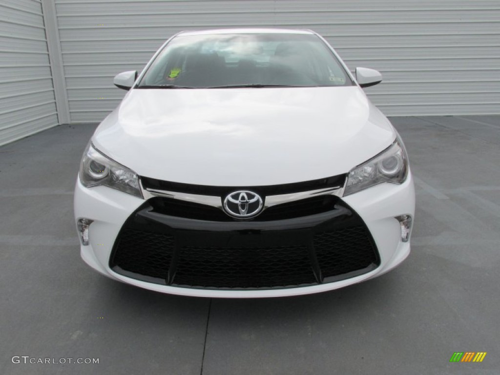 Super White 2015 Toyota Camry SE Exterior Photo #101934689