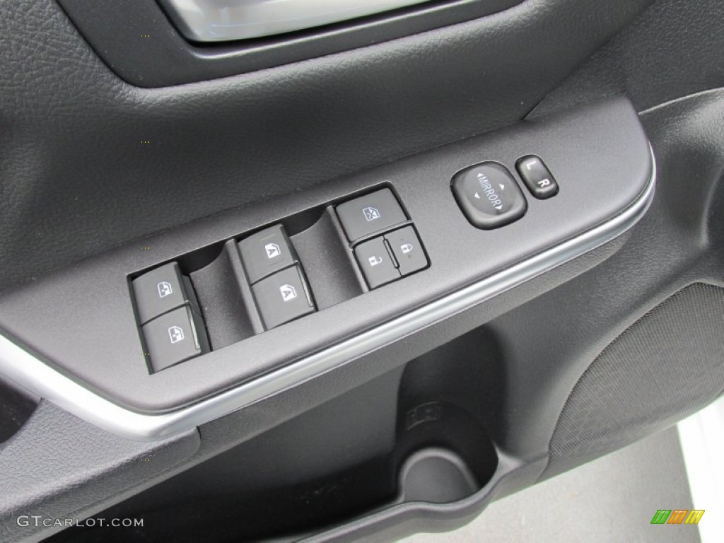 2015 Toyota Camry SE Controls Photo #101934893