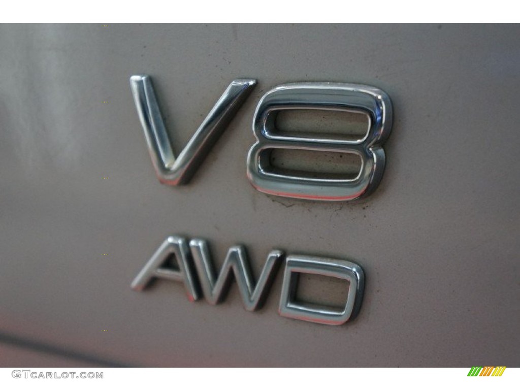 2005 Volvo XC90 V8 AWD Marks and Logos Photos