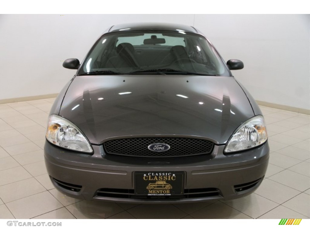 2004 Taurus SE Sedan - Dark Shadow Grey Metallic / Dark Charcoal photo #2