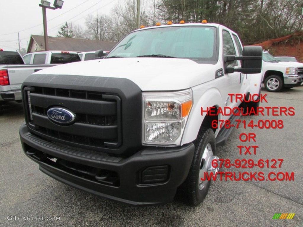 Oxford White Ford F350 Super Duty