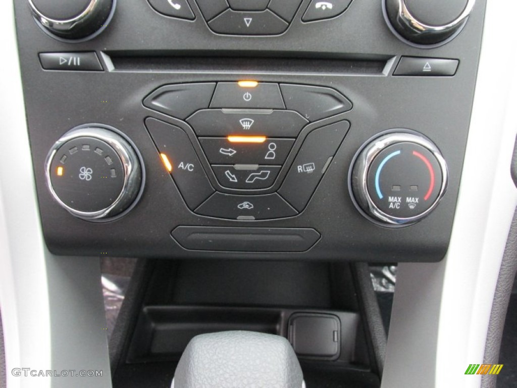 2015 Ford Fusion SE Controls Photo #101941646
