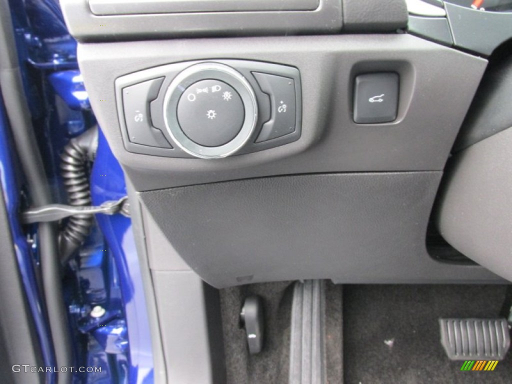 2015 Ford Fusion SE Controls Photos