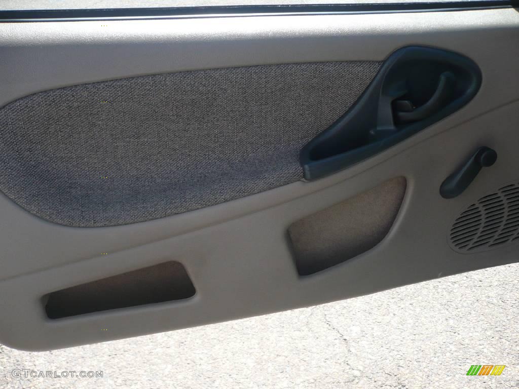 2000 Cavalier Coupe - Bright White / Neutral photo #7