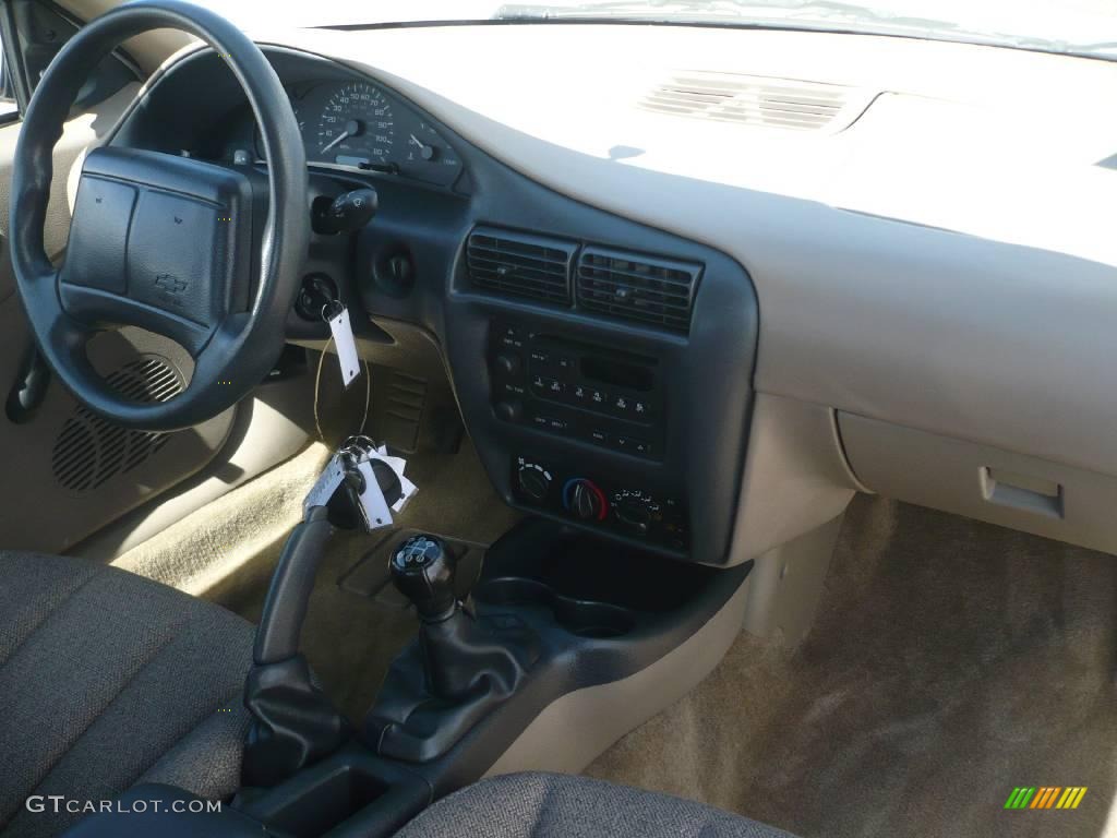 2000 Cavalier Coupe - Bright White / Neutral photo #13