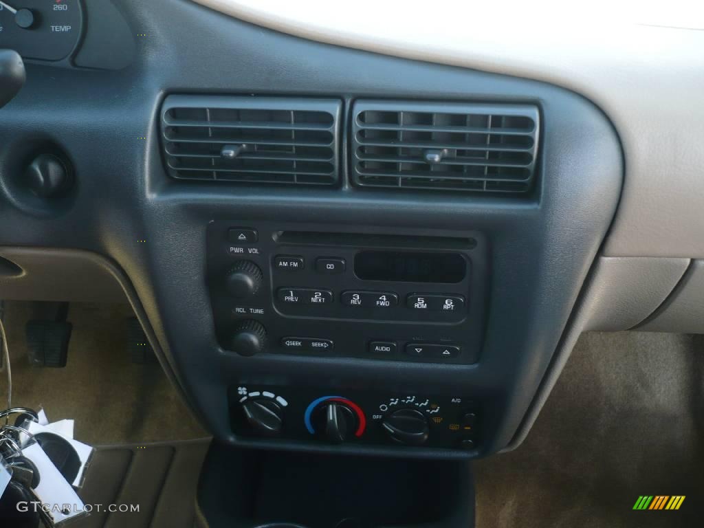 2000 Cavalier Coupe - Bright White / Neutral photo #15