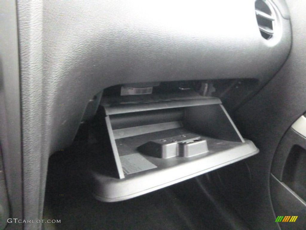 2011 HHR LT - Arctic Ice White / Gray photo #30