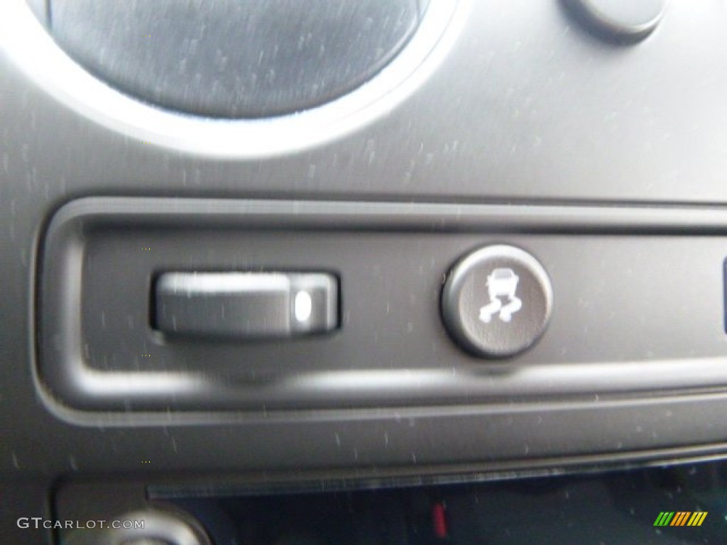 2011 HHR LT - Arctic Ice White / Gray photo #36