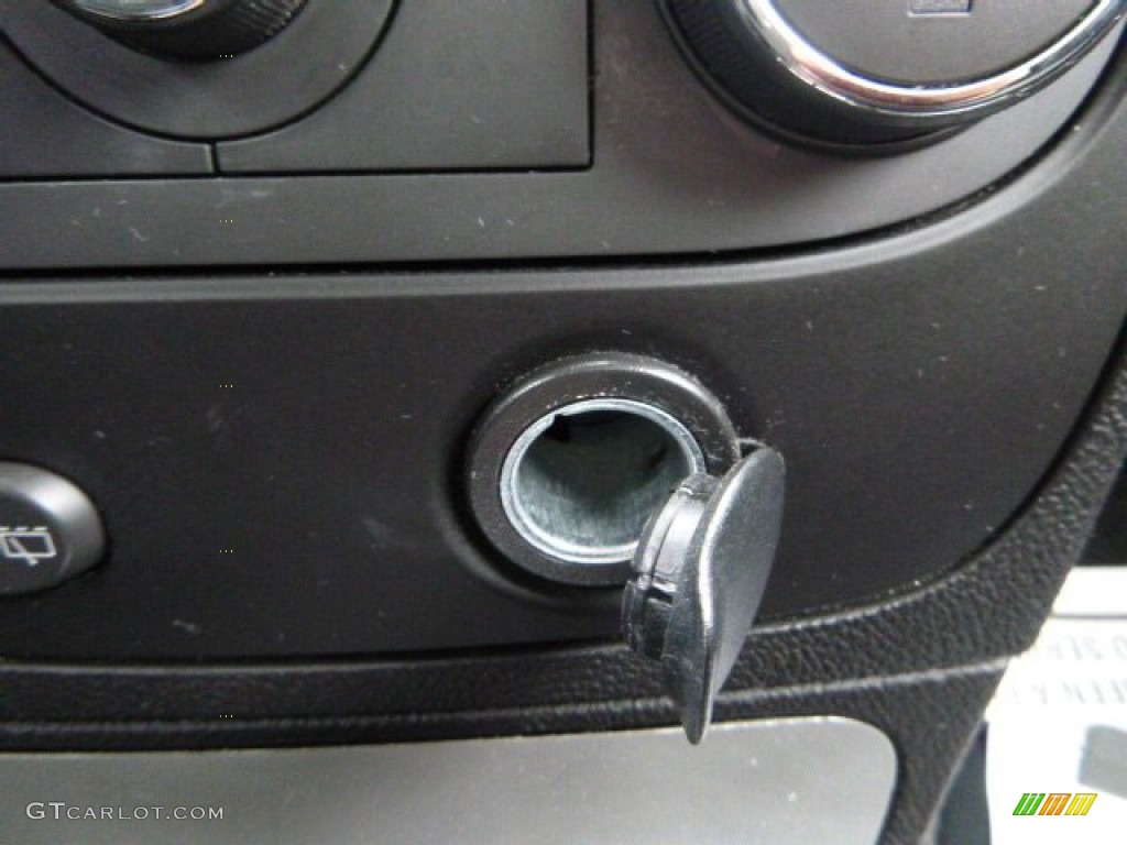 2011 HHR LT - Arctic Ice White / Gray photo #38