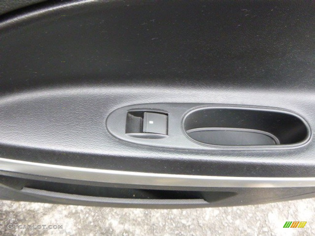 2011 HHR LT - Arctic Ice White / Gray photo #39