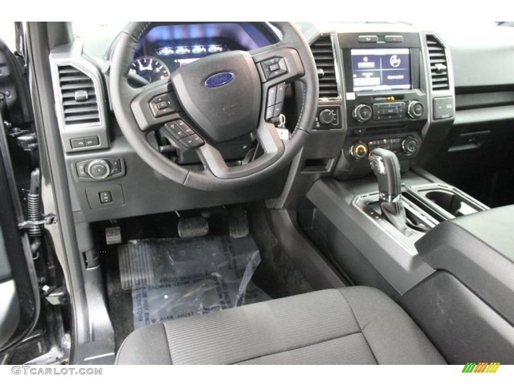 2015 F150 XLT SuperCrew 4x4 - Tuxedo Black Metallic / Black photo #9