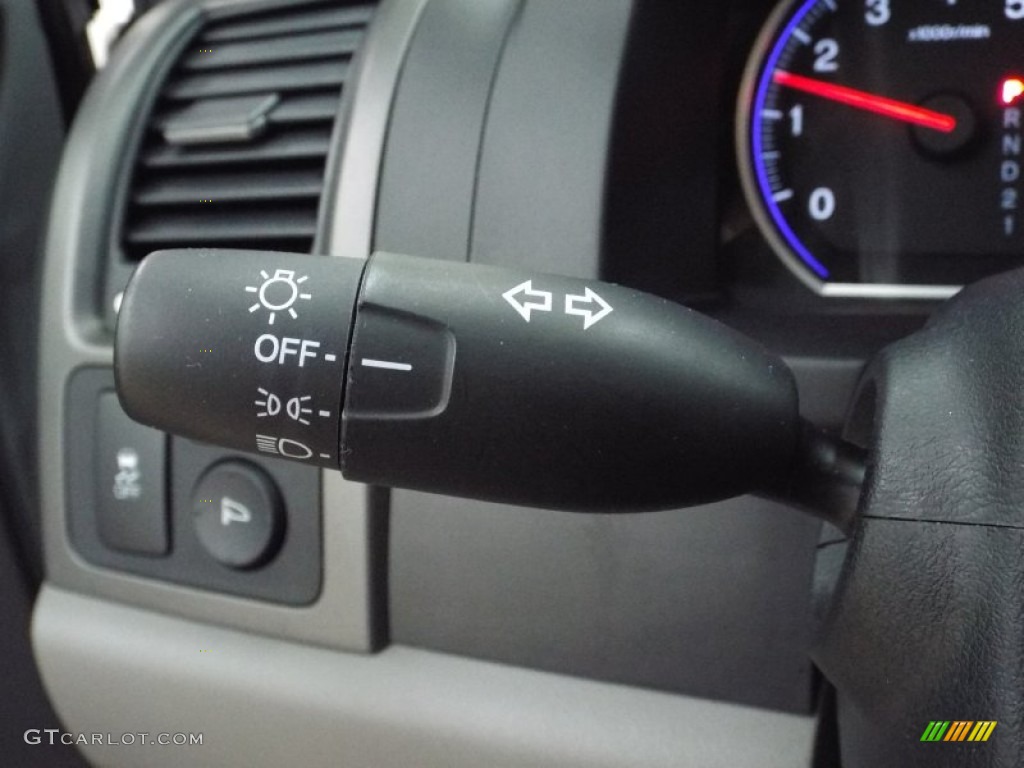 2011 Honda CR-V SE 4WD Controls Photo #101959728