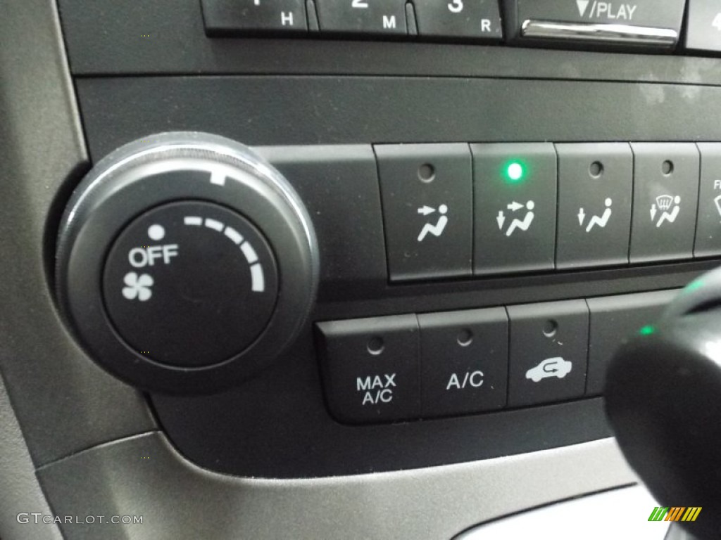 2011 Honda CR-V SE 4WD Controls Photo #101959922