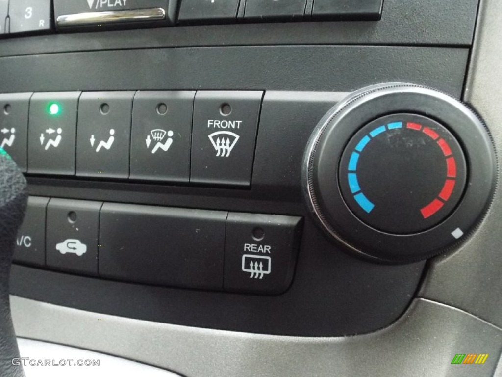 2011 Honda CR-V SE 4WD Controls Photos