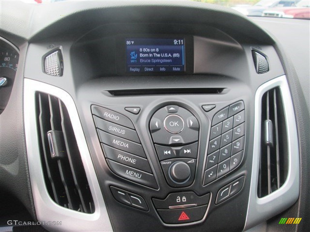 2014 Ford Focus SE Sedan Controls Photo #101960897
