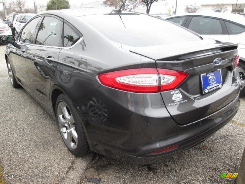 2015 Fusion SE - Magnetic Metallic / Charcoal Black photo #9