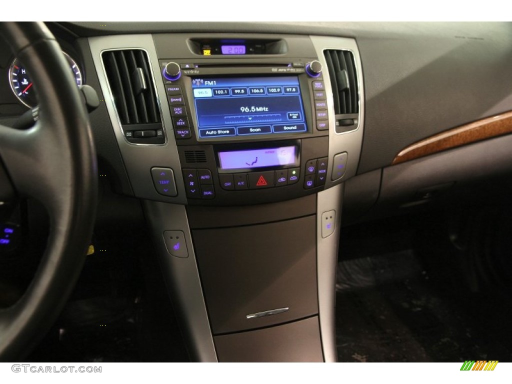 2009 Hyundai Sonata SE V6 Controls Photos