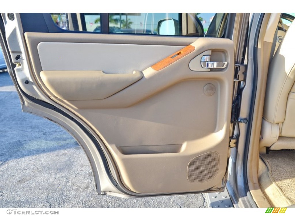 2006 Nissan Pathfinder LE Door Panel Photos