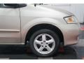 Shimmering Sand Metallic - MPV LX Photo No. 36