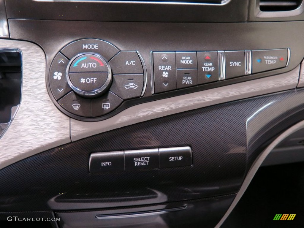 2014 Toyota Sienna SE Controls Photos