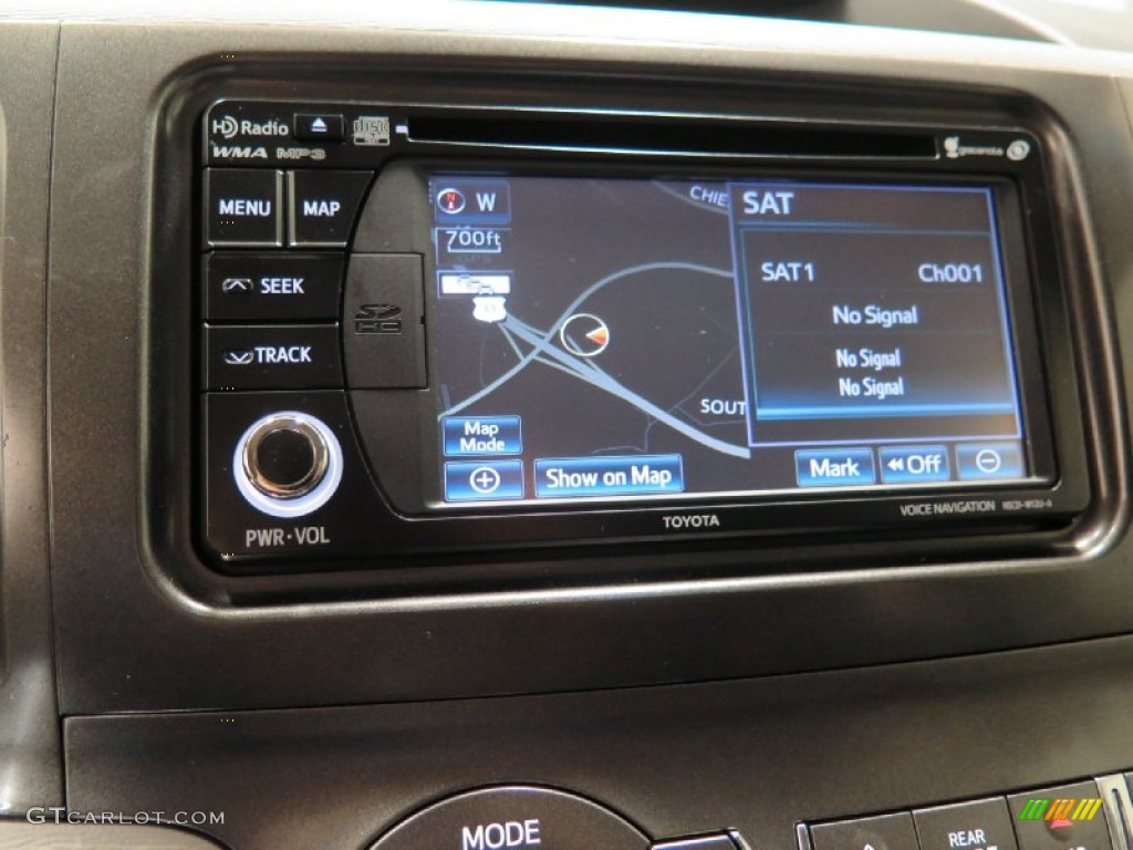 2014 Toyota Sienna SE Navigation Photos