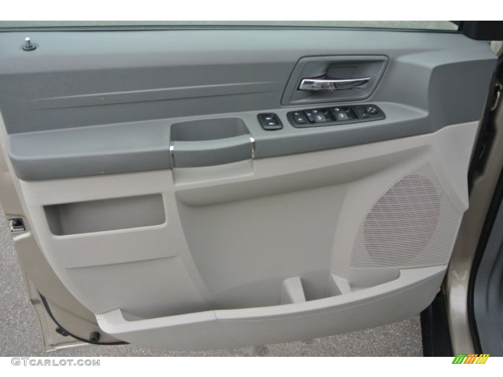 2009 Town & Country LX - Light Sandstone Metallic / Medium Slate Gray/Light Shale photo #11