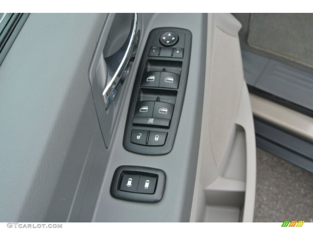 2009 Town & Country LX - Light Sandstone Metallic / Medium Slate Gray/Light Shale photo #12