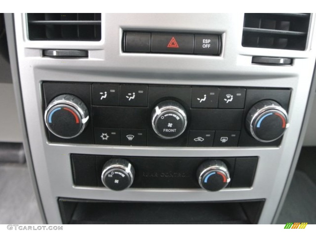 2009 Town & Country LX - Light Sandstone Metallic / Medium Slate Gray/Light Shale photo #15